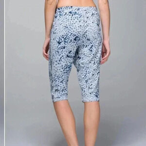Lululemon Retreat Yoga Crop